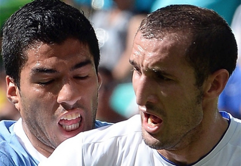 L. Suarez tried to bite G. Chiellini back in 2013 (PHOTO)