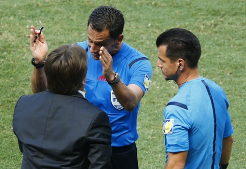 Mexico national team coach M. Herrera angry: three out of four referees were against us.