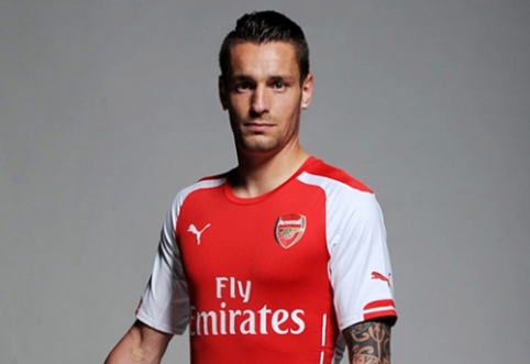 Official: "Arsenal" Club strengthens with French M.Debuchy, "Newcastle" finds replacement