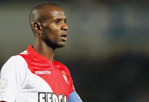 R. Carvalho and E. Abidal extended their contracts with "Monaco" club