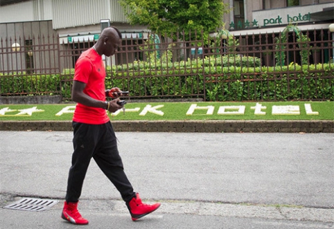 In Liverpool, M. Balotelli will have to tighten his belt