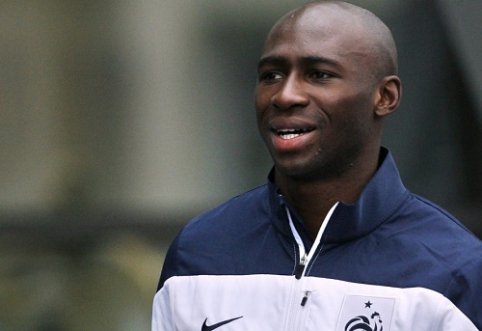 Official: "Man City" signed defender E.Mangala