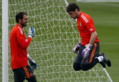 D.Lopez: everyone knows I'm better than I.Casillas