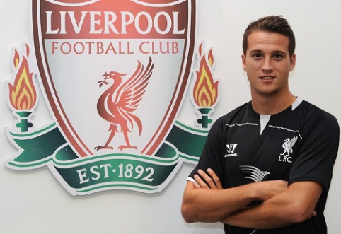 Official: "Liverpool" rented defender J. Manquillo