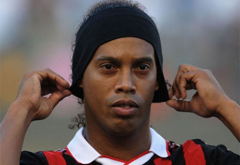 Official: Ronaldinho will delight Mexican football fans with his game