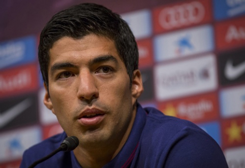 The police launched an investigation into L. Suarez's Italian language test.