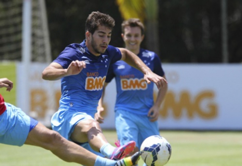 Madrid's "Real" and "Chelsea" fight for "Cruzeiro" goalkeeper L.Silva's signature