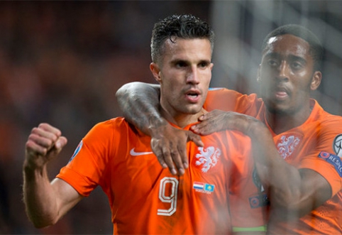 R.van Persie defends G.Hiddink: "Unfair to blame the coach, he works fantastically"