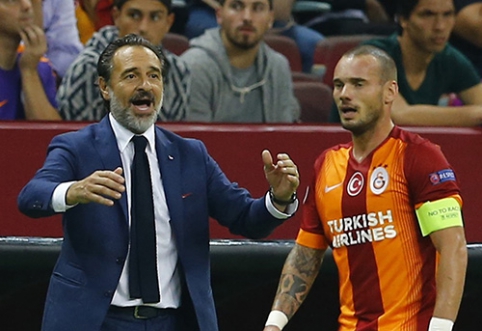 W. Sneijder complains that Turks are late to pay his salary.