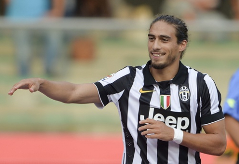 M. Caceres, who has suffered a trauma, will return to the field after a month