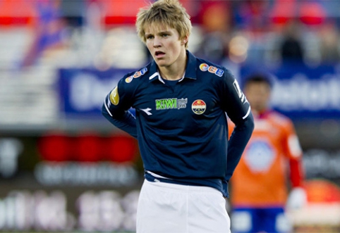 M.Odegaard extended his world tour and visited Barcelona