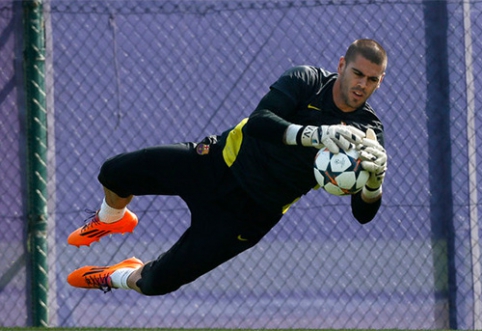 V.Valdes - one leg at "Man Utd" club