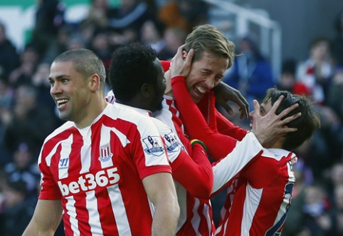 "Chelsea" suffered their first defeat, "Stoke City" posed a threat to "Arsenal" players (VIDEO)