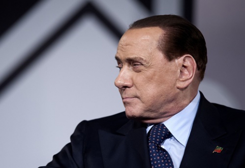 S.Berlusconi does not intend to sell troubled "Milan" financially.