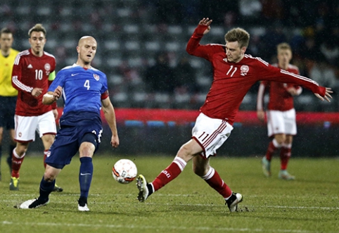 N. Bendtner's hat-trick knocked out the USA, Germans played a draw with Australians