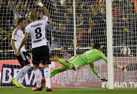 In the Spanish championship "Valencia" defeated "Granada"