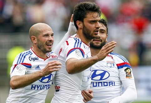 "Lyon" beat "Evian" in France, while "Saint Etienne" experienced an unexpected failure.