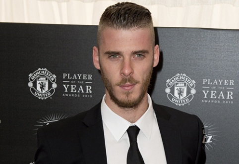 D. De Gea decides to leave Manchester