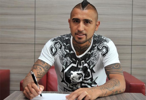 Finally official: A.Vidal shook hands with "Bayern" (VIDEO)