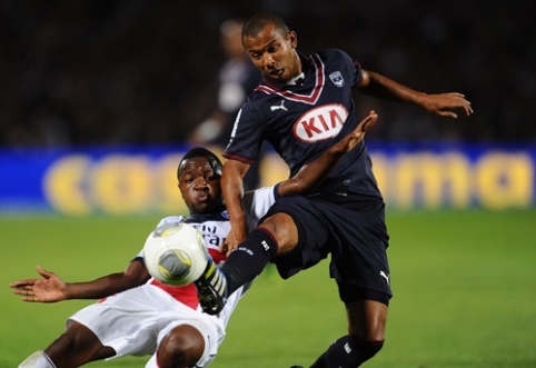 Official: "Sevilla" signed "Bordeaux" defender Mariano