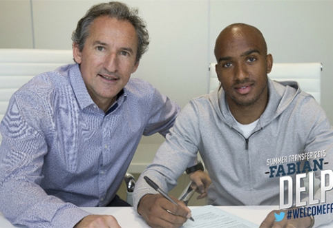 Official: F.Delph changes his mind again and will wear "Man City" gear