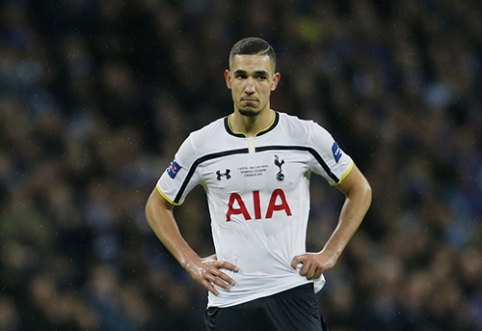 "Tottenham" extended contracts with N. Bentaleb and H. Winks.