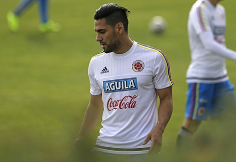 Official: R. Falcao moves to "Chelsea"