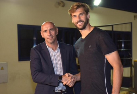 F.Llorente arrived in Seville to complete formalities