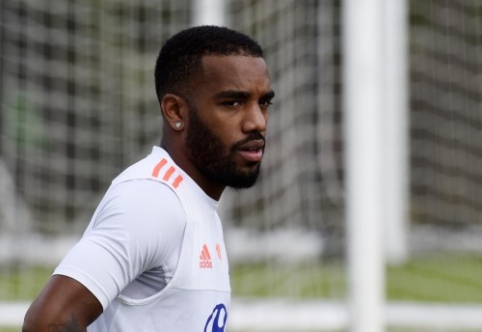 Official: A. Lacazette extended contract with "Lyon"