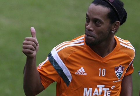 Ronaldinho has become a free agent again