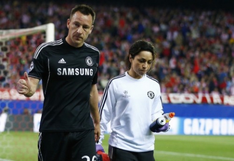 Nurse E. Carneiro left "Chelsea" club