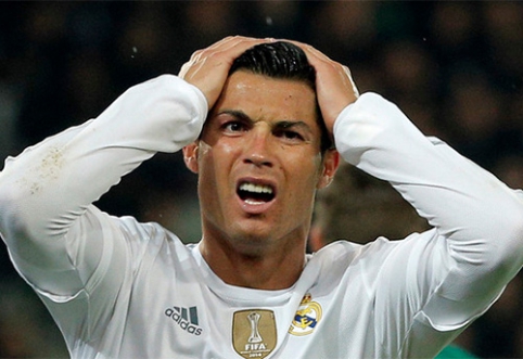 C.Ronaldo gets angry again, led to the doping room for testing (VIDEO)