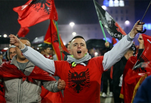 Football players from Albania and Romania - European Championship (VIDEO)