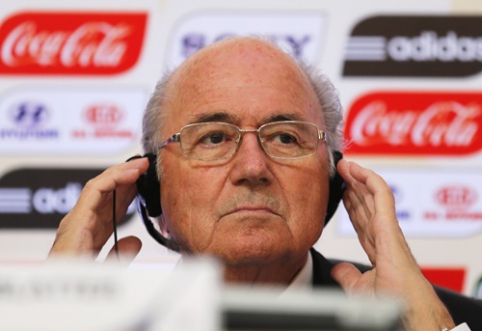 S. Blatter does not promise to resign and ignores demands from FIFA sponsors