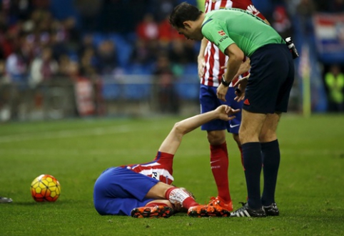 "Atletico" defender Tiago suffered a broken leg