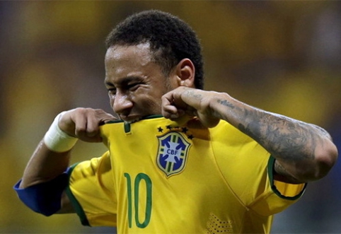 Neymar tried to offer his jersey to the referee (VIDEO)