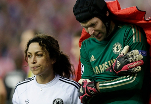 The charming E. Carneiro lifts the mood in the "Charlton Athletic" dressing room