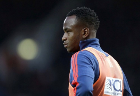 Two English giants are monitoring the situation of S. Berahino's exclusion from the youth team.