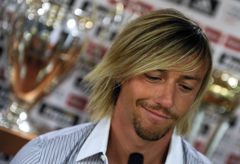 Guti's response to G. Pique - congratulations on the goal in the match against "Valencia"