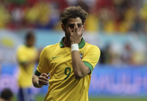 Official: A. Pato moves to "Chelsea", "Swansea" acquires A. Paloschi