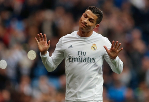 "Real" banned C.Ronaldo from flying to Morocco.