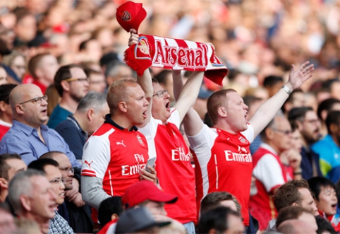 "Arsenal" fan appeared in sports clothing at his wedding (PHOTO)