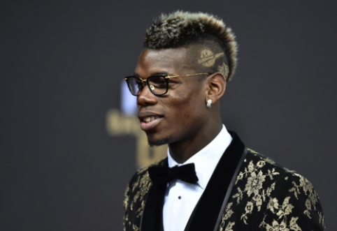 During the "Ballon d'Or" ceremony, P. Pogba signed on "Barcelona" shirts (VIDEO)