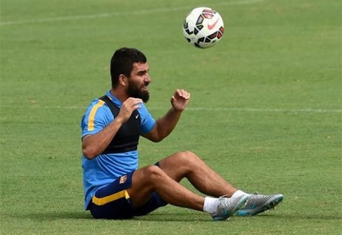 During training A.Turan almost clattered L.Suarez (VIDEO)