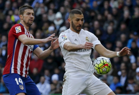 K. Benzema suffered an injury and will not play in at least three matches.