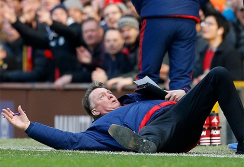 At least a scene: angry L. van Gaal collapsed next to the pitch (PHOTO, VIDEO)