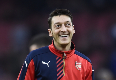 T. Henry: If "Barca" Stops M. Ozil, "Arsenal" Will Practically Be Dead