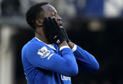 PSG pursues R. Lukaku and G. Higuain after the season.