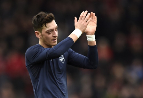 M. Ozil began to consider changing clubs.