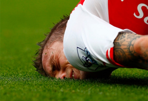 M.Debuchy asking to loan, "Man Utd" club left with a shattered budget